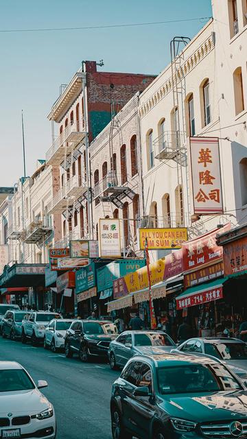 Rue du Marché et rue Laguna