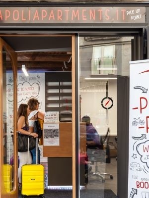 Consigne à Bagages Via Port'Alba