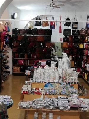 Depósito de bagagem A Praça dos Milagres