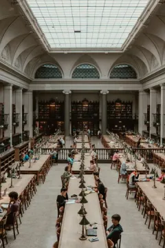 Vídeňská univerzita luggage storage