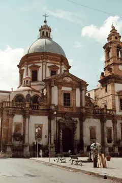 Palermo city center luggage storage