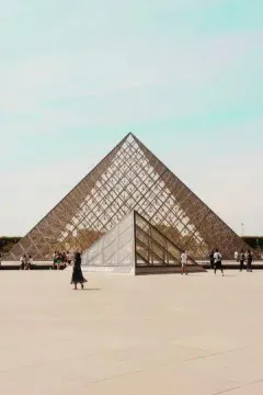 Louvre luggage storage