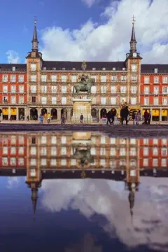 Plaza Mayor luggage storage