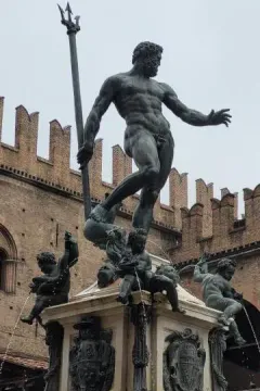 Piazza Maggiore luggage storage