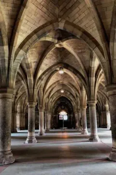 Kelvingrove Art Gallery and Museum luggage storage
