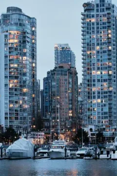 Downtown Vancouver luggage storage