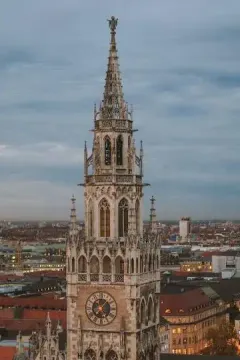 Marienplatz luggage storage