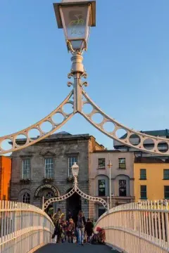 O' Connell-bron luggage storage