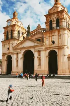 Paseo del Buen Pastor luggage storage