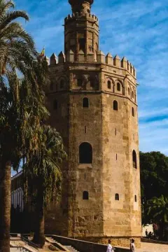 Torre del Oro luggage storage