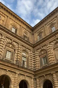 Pitti luggage storage