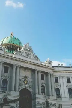 Hofburg luggage storage