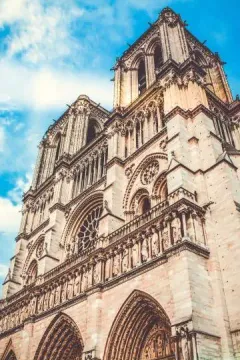Notre-Dame de Paris luggage storage
