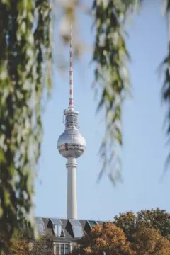 Berlin Fernsehturm luggage storage