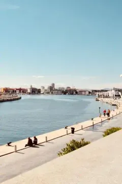 puerto de valencia luggage storage