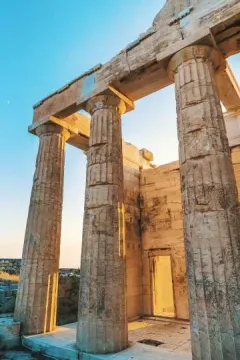 Athénský Parthenon luggage storage