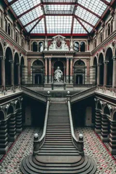 Opera House luggage storage