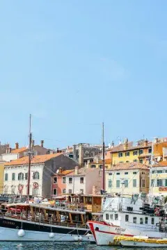 Piazza de Ferrari luggage storage