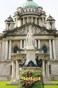 Belfast City Hall luggage storage
