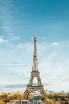 Eiffel Tower luggage storage