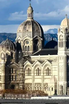 Cathédrale La Major luggage storage