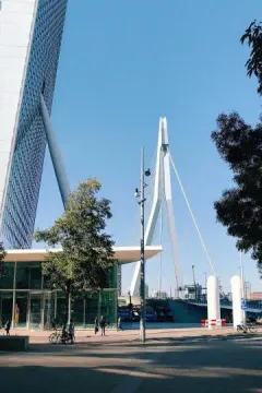 Erasmusbrug luggage storage