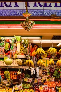 Triana Market luggage storage