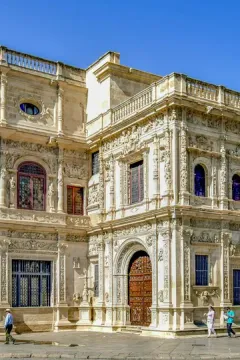 Casa consistorial de Sevilla luggage storage