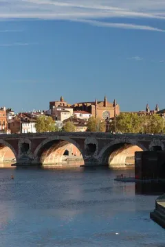 Pont des Catalans luggage storage
