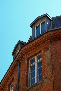 La Halle aux Grains luggage storage
