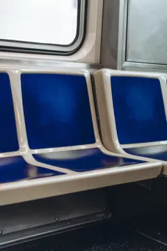Logan Square CTA metró luggage storage