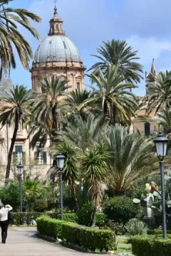 Palermo Botanical Garden luggage storage
