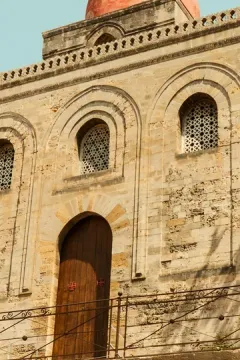 Zisa Castle luggage storage
